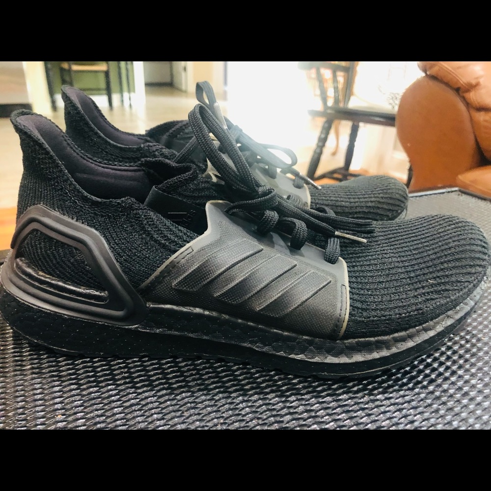Ultra boost men's 8.5 tennis shoes